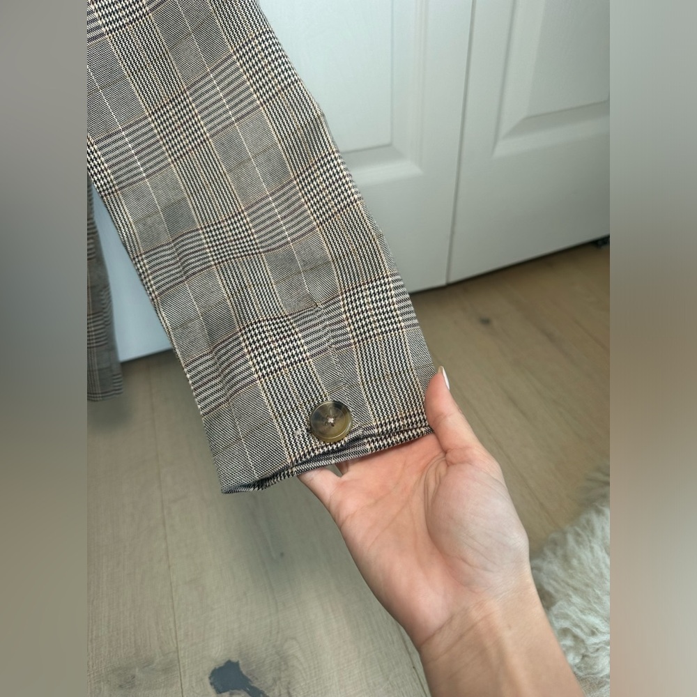 Blazer - Picture 5 of 6